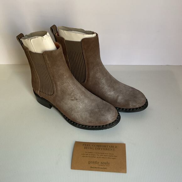 Gentle Souls by Kenneth Cole Suede Chelsea Booties  7.5 Taupe Leather Ankle NEW - Picture 4 of 13